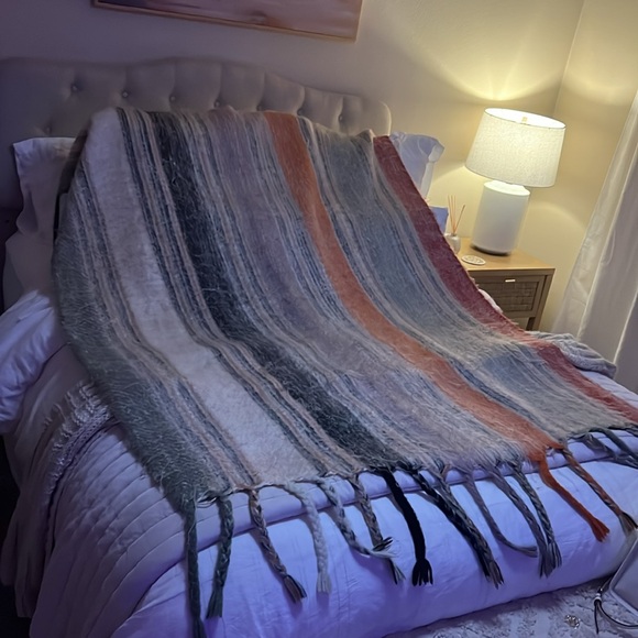 50”x60” Wool Rustic Boho multi colored throw with woven Fringe - Picture 3 of 3